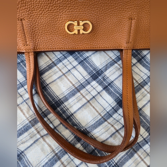 FERRAGAMO TOTE Carmel - Picture 8 of 17